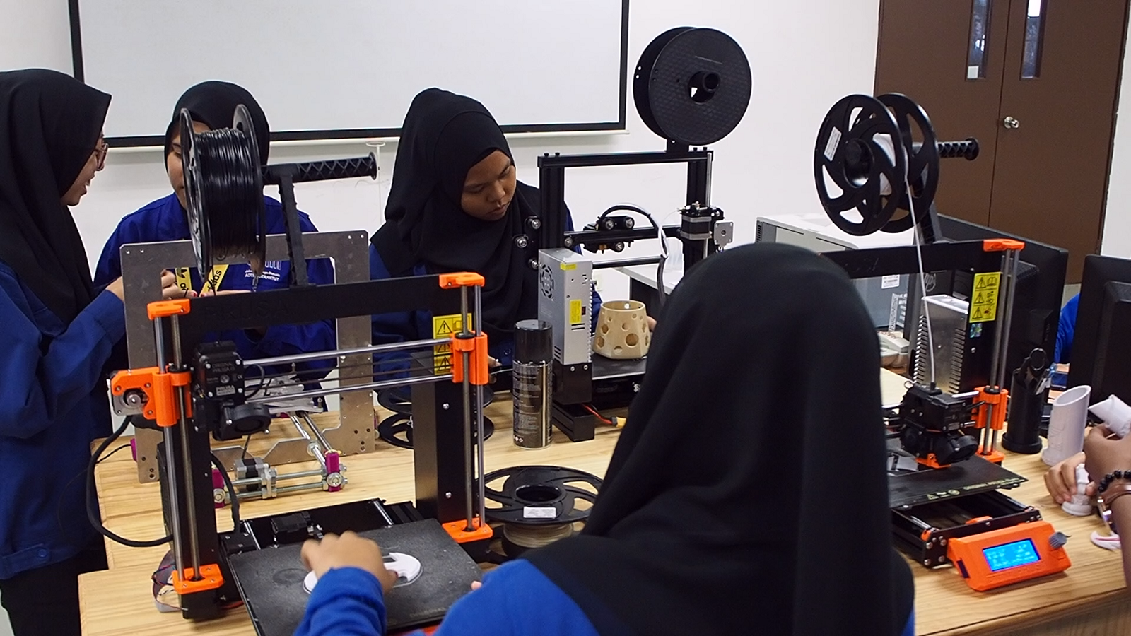 TEKNOLOGI REKABENTUK PRODUK INDUSTRI